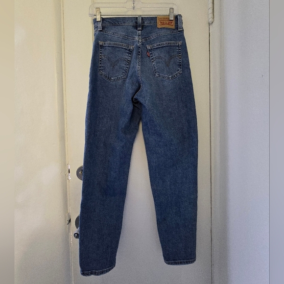 Levi's Classic Blue Jeans - Picture 2 of 13